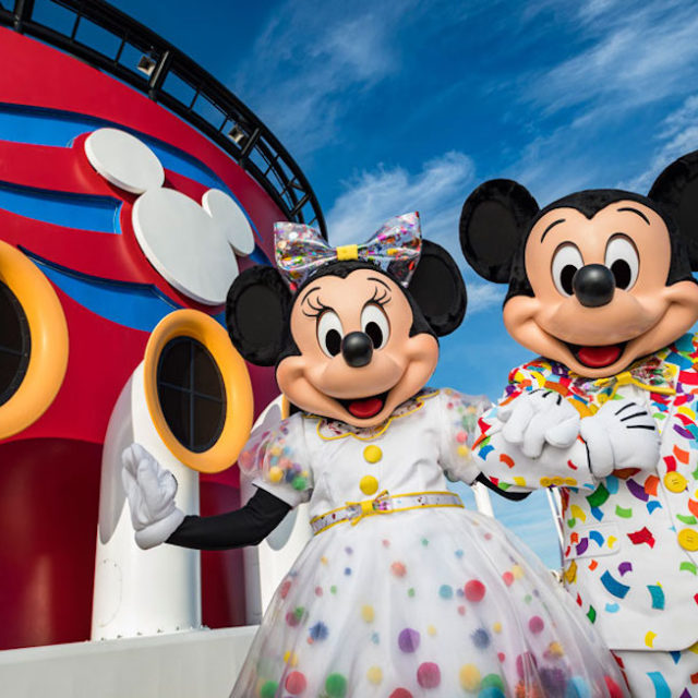 Mickey Minnie Surprise Party at Sea